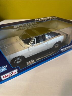 πMaisto Special Edition 1969 Dodge Charger R/T Die-Cast Car - Silver